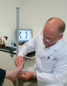 индивидуальные стельки FORMTHOTICS . ПОКАЗАНИЯ , ТЕХНОЛОГИЯ, ПРЕИМУЩЕСТВА